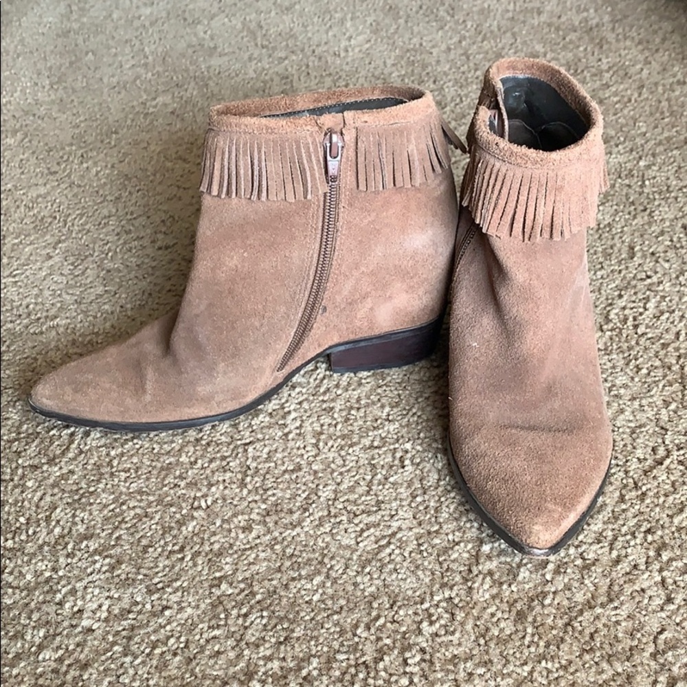 Cute Arezzo ankle boots!
